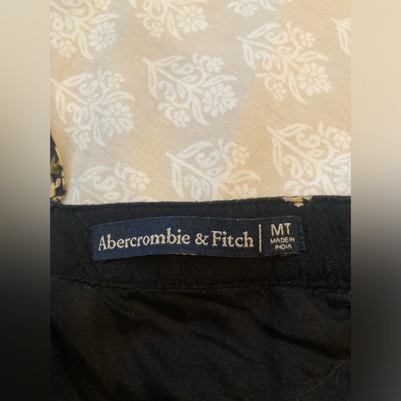 Abercrombie and Fitch black floral jumpsuit, size medium tall - Picture 5 of 5